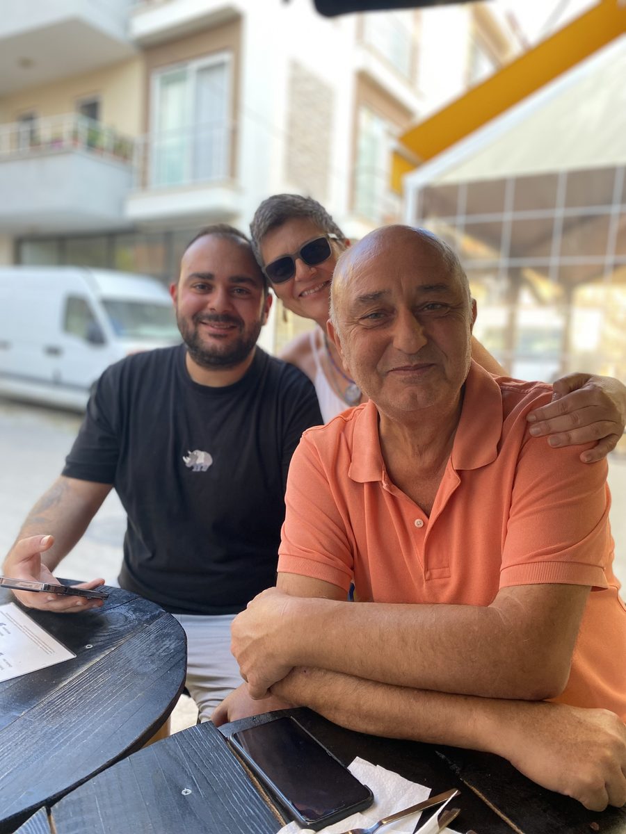 Aile fotoğrafı: mimar çift ve oğulları